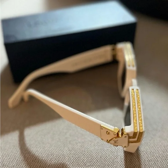 Louis Vuitton 1.1 Millionaires Sunglasses

$895.00 + tax unisex, good condition - Picture 3 of 6